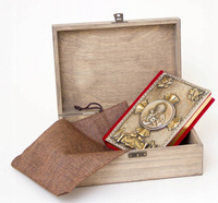 Modlitewnik ze świętym Józefem w wersji JUBILERSKIEJ wraz z ozdobną skrzynią i naturalnym workiem jutowym